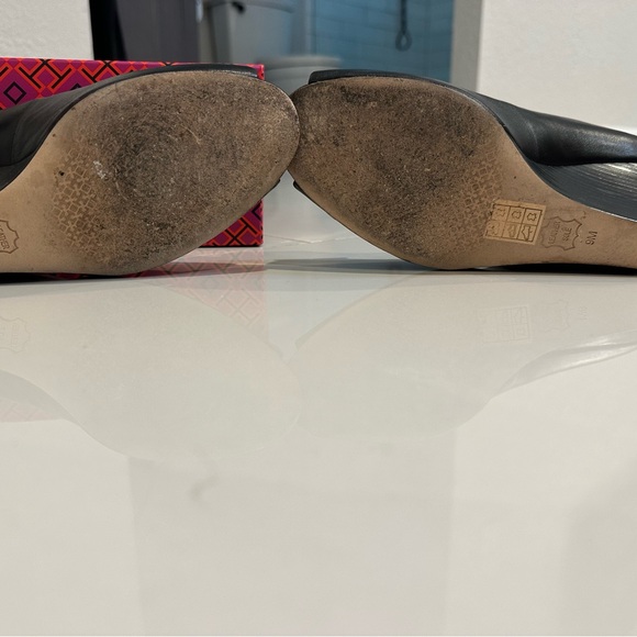 Tory Burch Benton Wedged size 9 - Picture 4 of 5